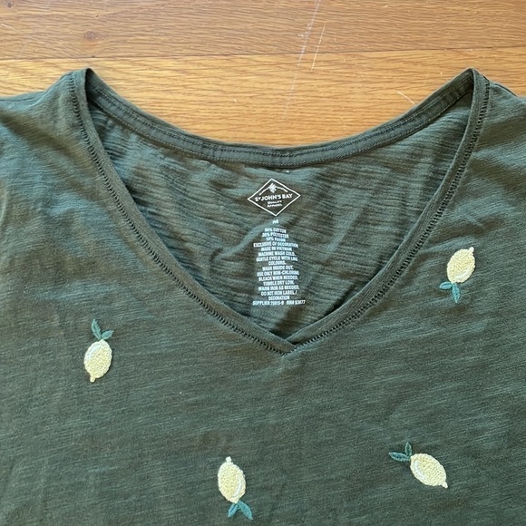 St John’s Bay Lemon Embroidered Tee medium - Picture 2 of 4